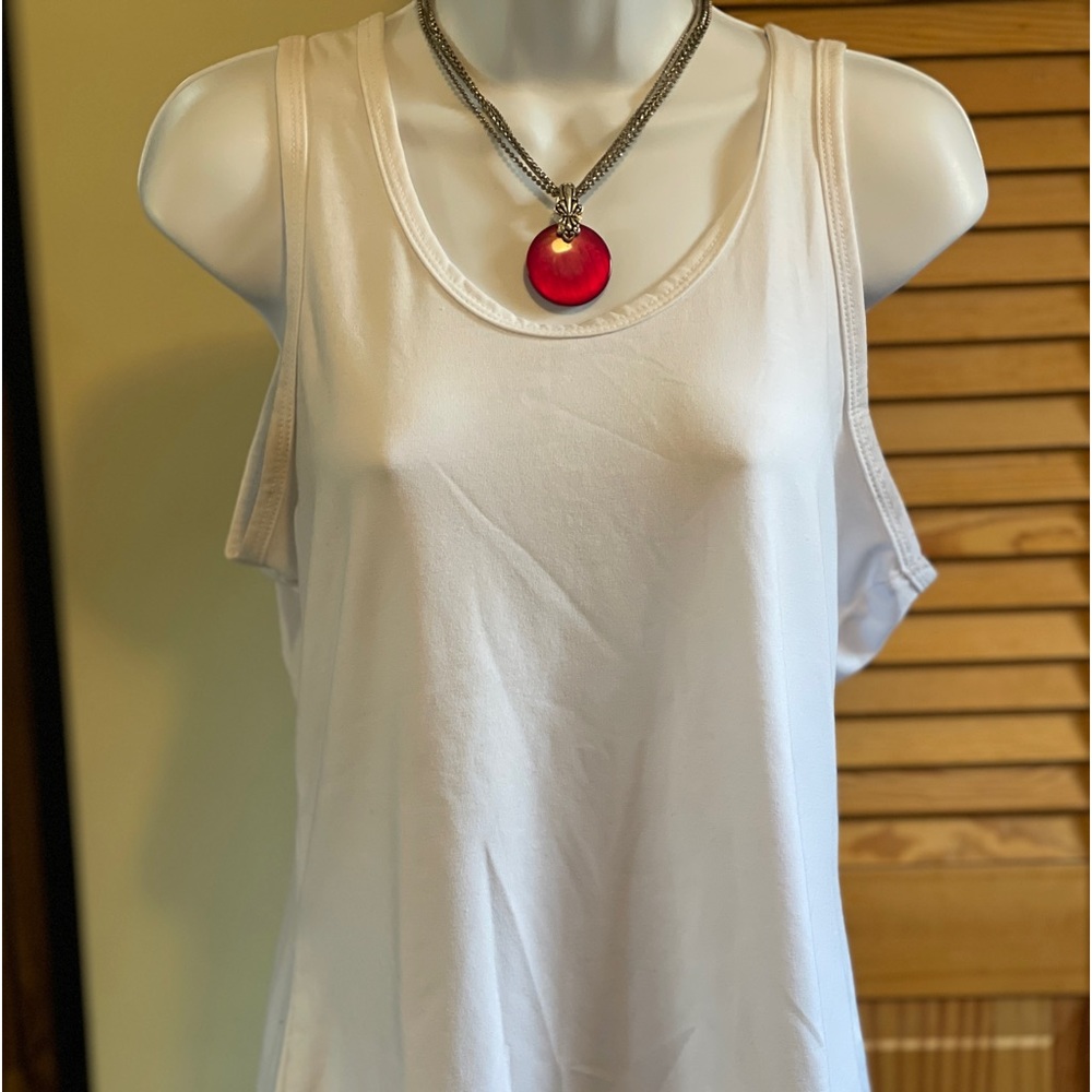 Medium white tank